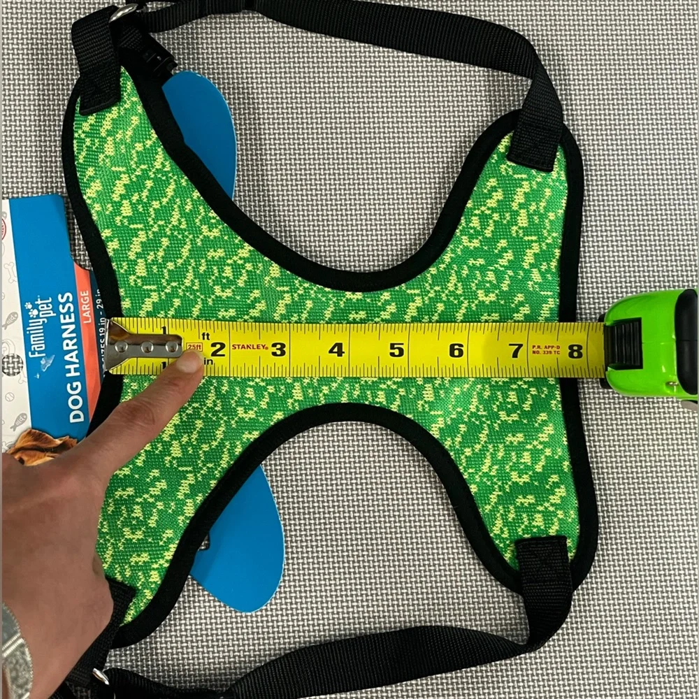 Breathable dog harness w/ adjustable straps. Lightweight, flexible. Size M-L NWT